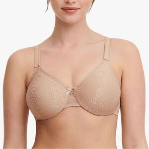 Chantelle Women’s C Magnifique Seamless unlined minimizer